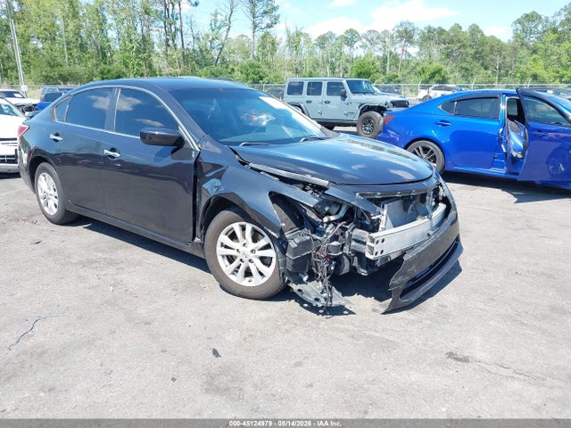 Salvage Nissan Altima Image