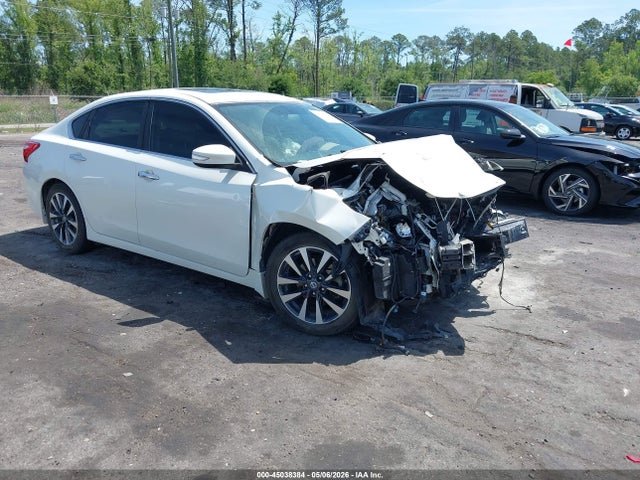 Salvage Nissan Altima Image