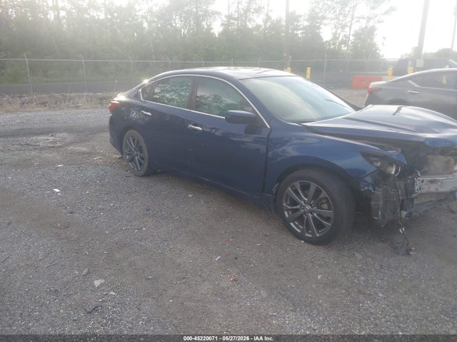 Salvage Nissan Altima Image