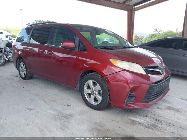 Salvage Toyota Sienna Image