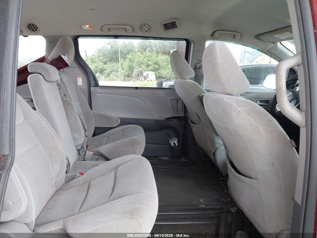 Toyota Sienna Le 8 Passenger