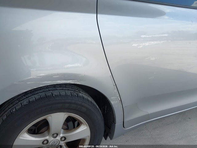Toyota Sienna Le 8 Passenger