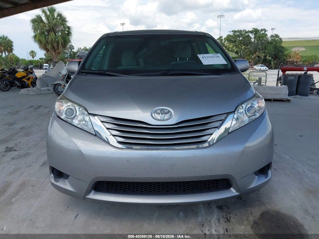 Toyota Sienna Le 8 Passenger