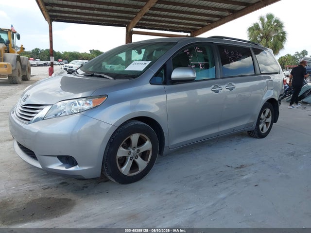 Toyota Sienna Le 8 Passenger
