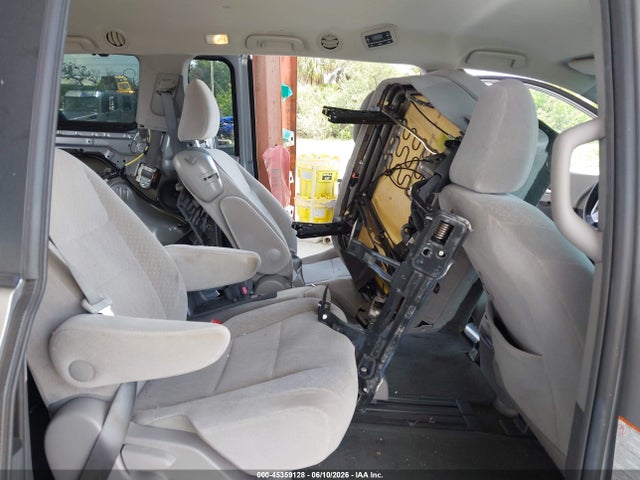 Toyota Sienna Le 8 Passenger