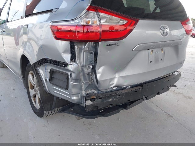 Toyota Sienna Le 8 Passenger