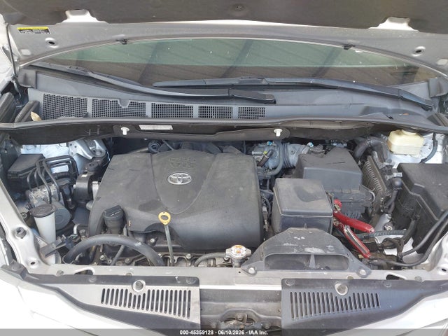 Toyota Sienna Le 8 Passenger