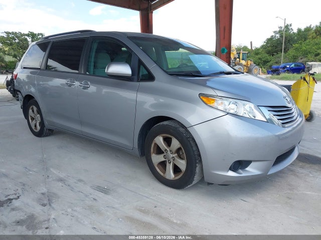 Salvage Toyota Sienna Image