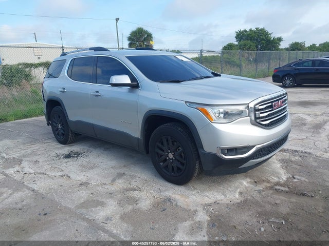 Salvage GMC Acadia Image