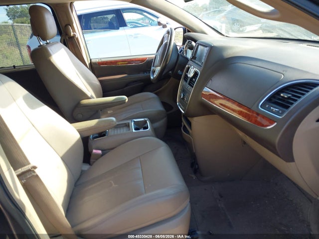 Chrysler Town & Country Touring