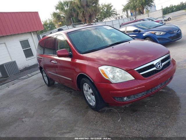 Salvage Hyundai Entourage Image
