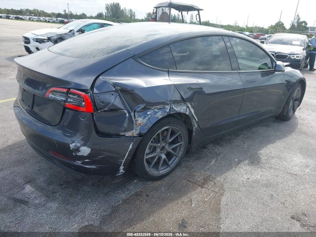 Tesla Model 3 Standard Range Plus Rear-wheel Drive