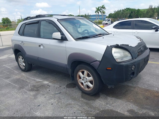 Salvage Hyundai TUCSON Image