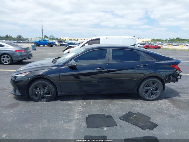 Hyundai ELANTRA Sel