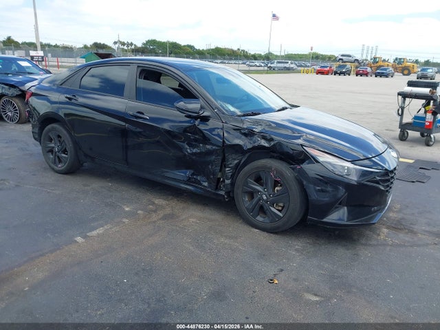 Salvage Hyundai ELANTRA Image