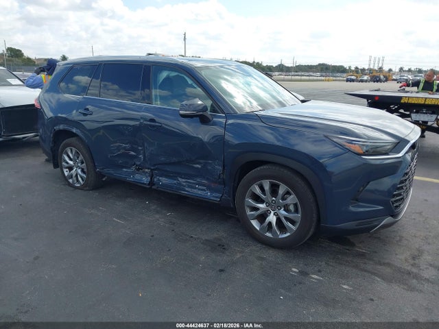 Salvage Toyota Grand Highlander Image
