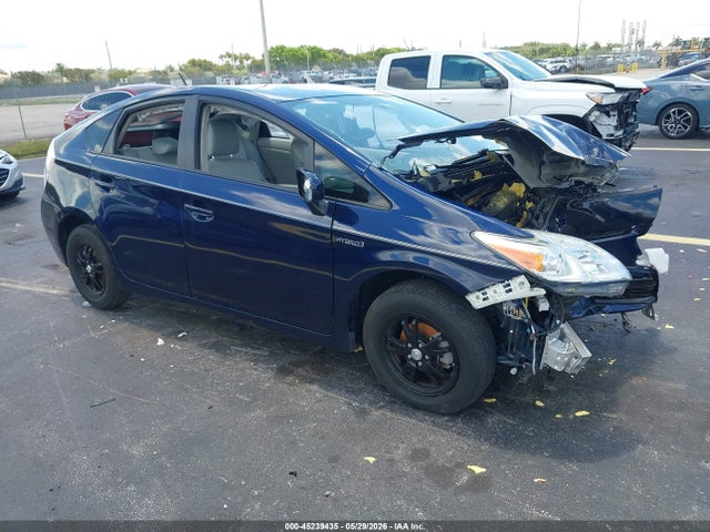 Salvage Toyota Prius Image
