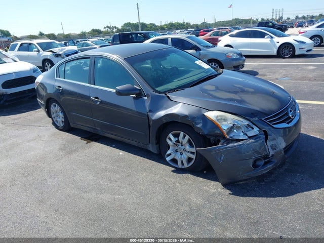 Salvage Nissan Altima Image