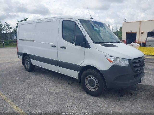Salvage Mercedes-Benz Sprinter 2500 Image