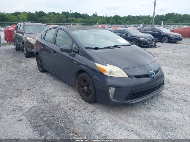 Salvage Toyota Prius Image