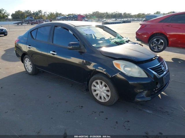 Salvage Nissan Versa Image