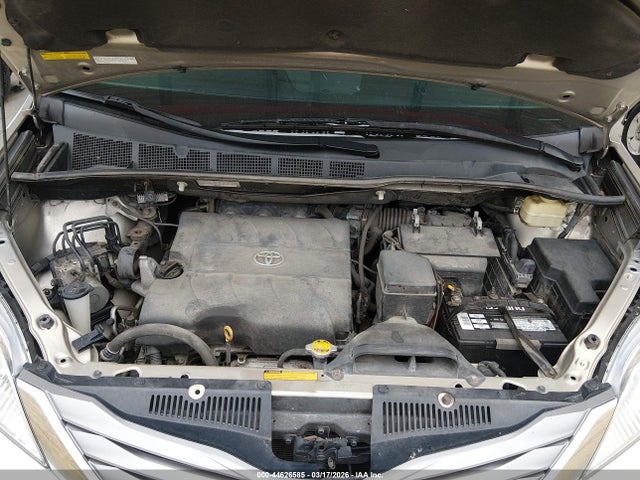 Toyota Sienna Xle 7 Passenger