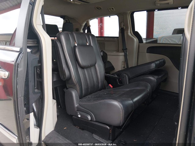 Chrysler Town & Country Touring-l