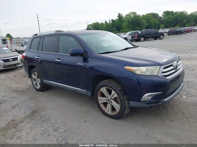 Salvage Toyota Highlander Image