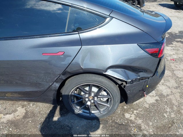 Tesla Model 3 Standard Range Plus Rear-wheel Drive