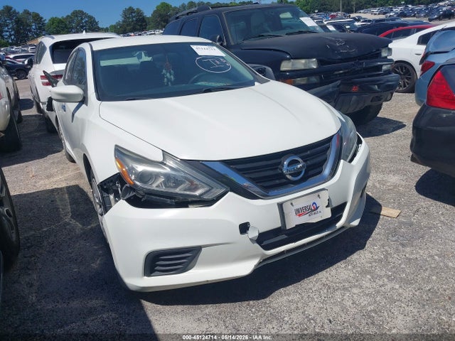 Salvage Nissan Altima Image
