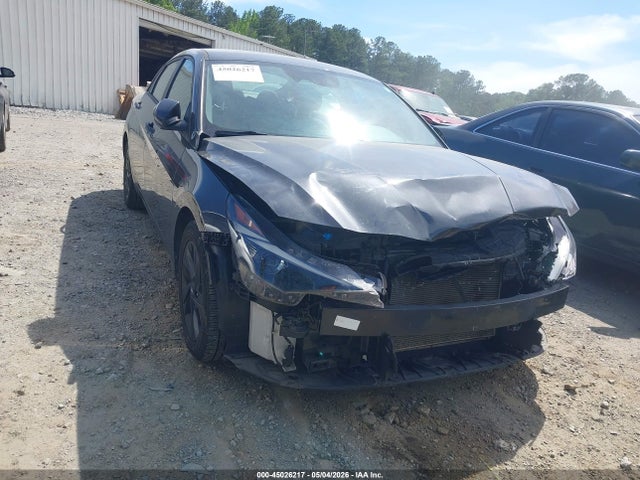 Salvage Hyundai ELANTRA Image