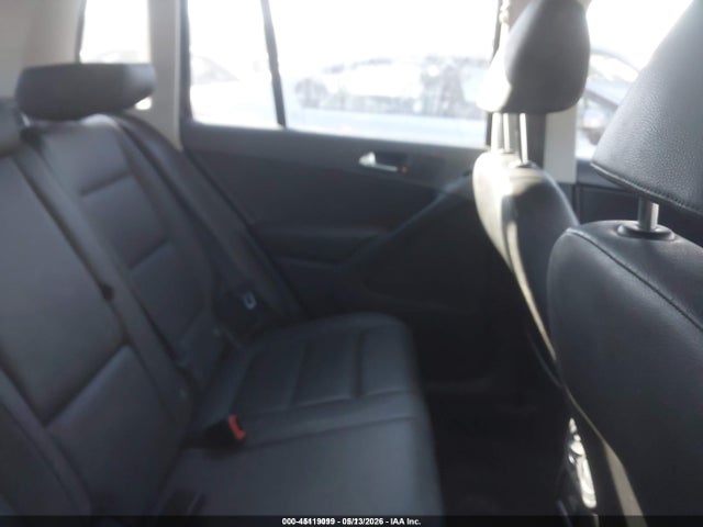 Volkswagen Tiguan S