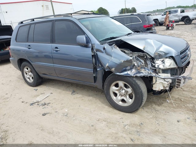 Salvage Toyota Highlander Image
