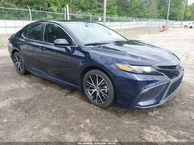 Salvage Toyota Camry Image