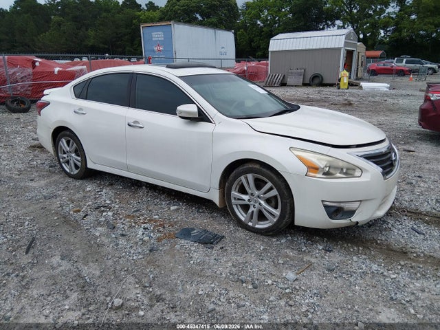 Salvage Nissan Altima Image