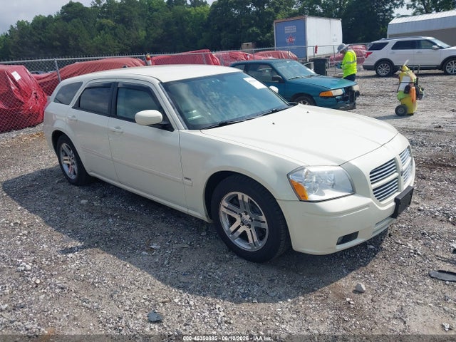 Salvage Dodge Magnum Image
