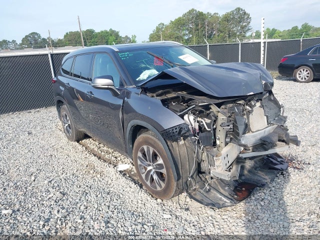 Salvage Toyota Highlander Image