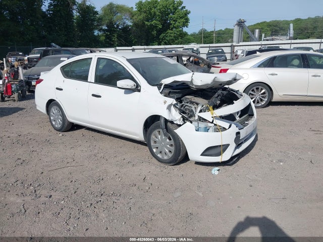 Salvage Nissan Versa Image