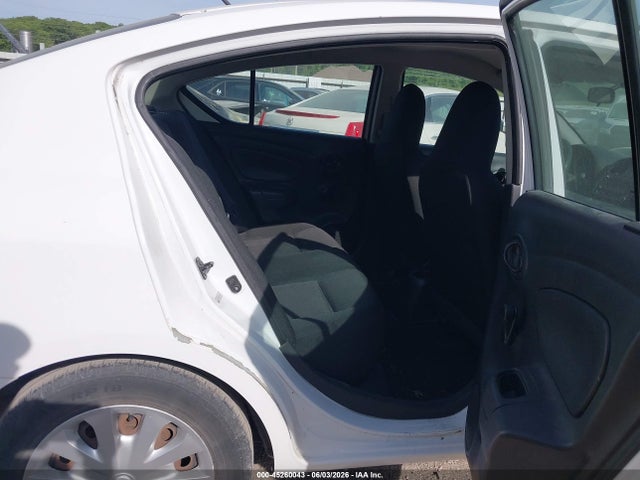 Nissan Versa 1.6 S+