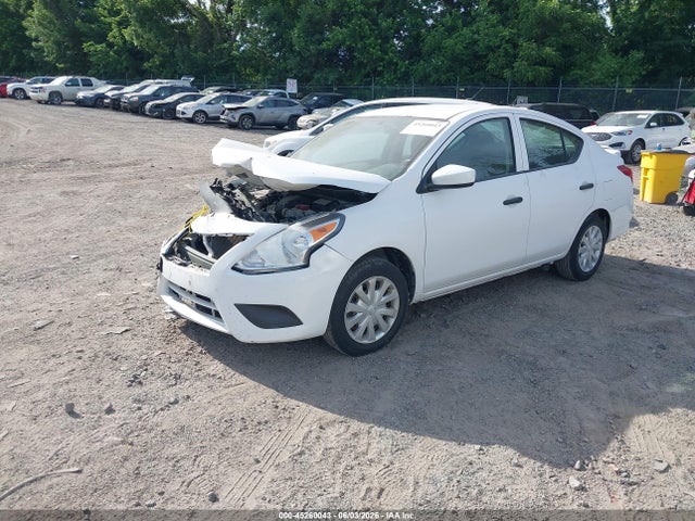 Nissan Versa 1.6 S+
