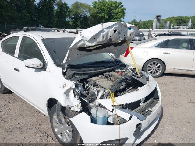 Nissan Versa 1.6 S+