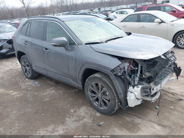 Salvage Toyota RAV4 Image