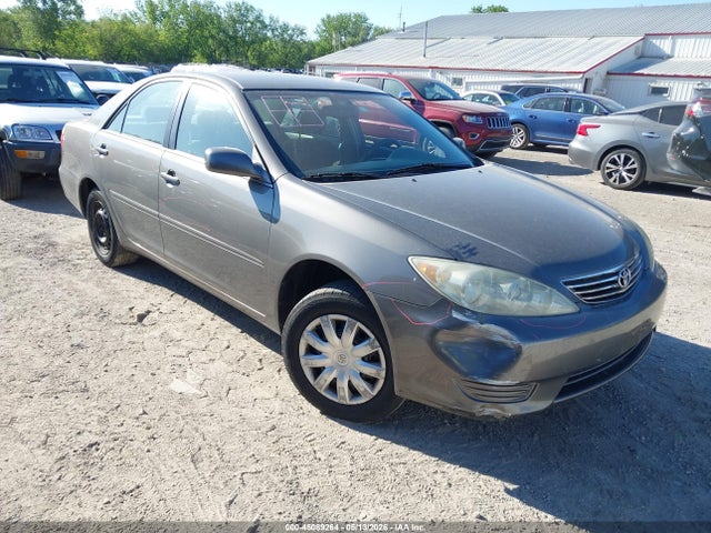 Salvage Toyota Camry Image