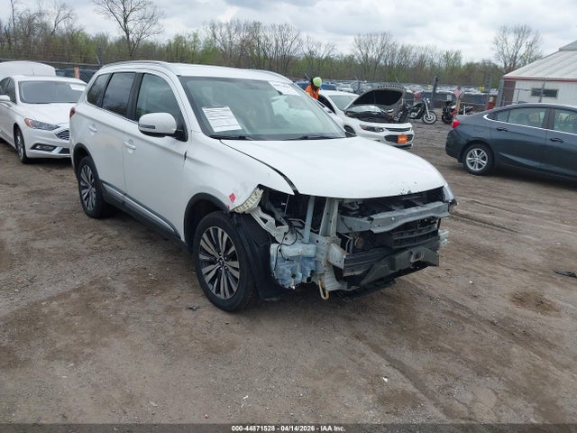 Salvage Mitsubishi Outlander Image