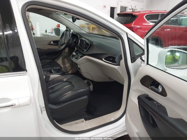 Chrysler Pacifica Touring L