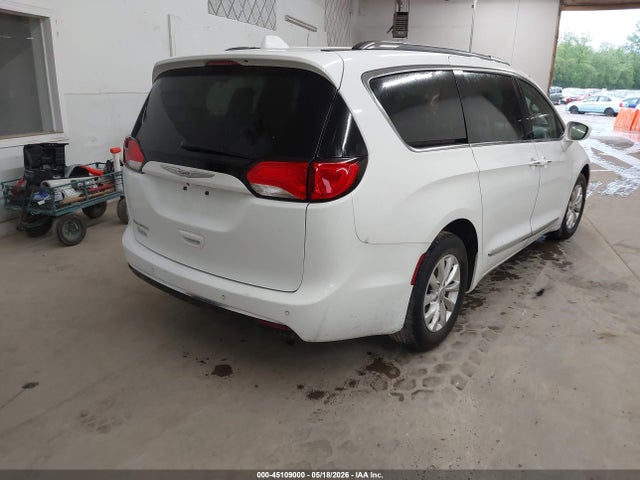 Chrysler Pacifica Touring L