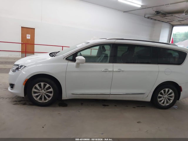 Chrysler Pacifica Touring L