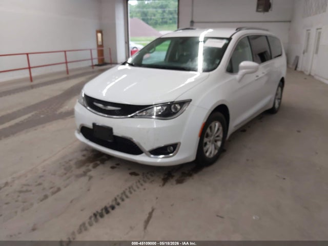Chrysler Pacifica Touring L