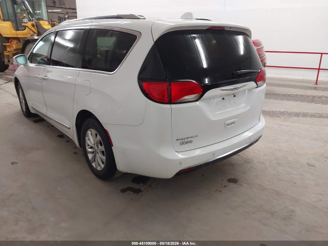 Chrysler Pacifica Touring L