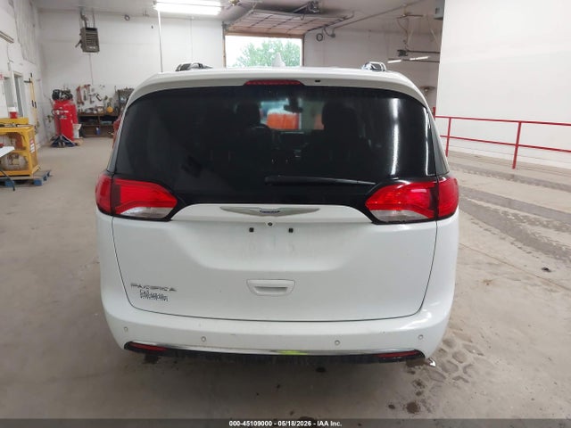 Chrysler Pacifica Touring L